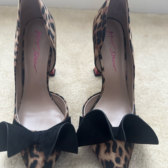 Betsey Johnson Leopard Heels - Picture 5 of 6